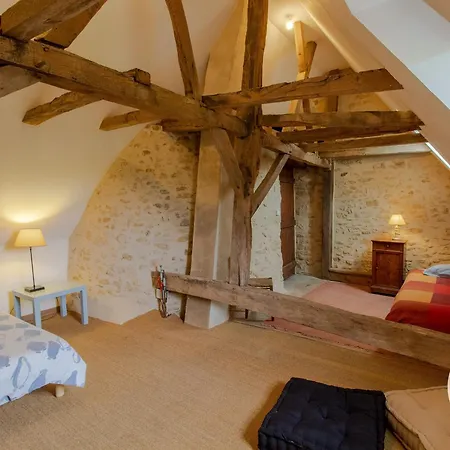 Maison 15ème Siècle à Huillé, 2 Ch, Jardin, Cheminée, Proche Loir Et Pistes Cyclables - Fr-1-622-45 Сasa de vacaciones *