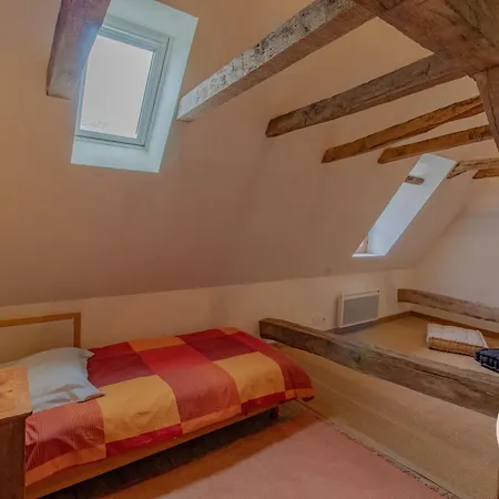 Maison 15ème Siècle à Huillé, 2 Ch, Jardin, Cheminée, Proche Loir Et Pistes Cyclables - Fr-1-622-45 * Huille-Lezigne