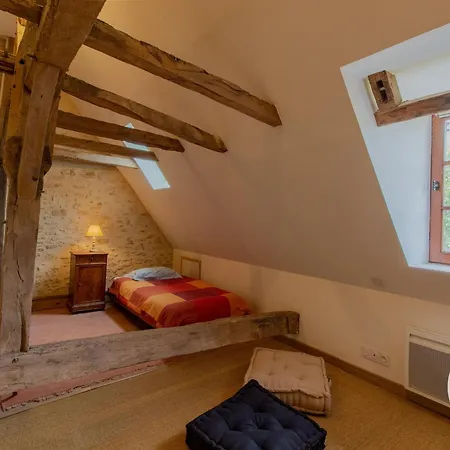 Maison 15ème Siècle à Huillé, 2 Ch, Jardin, Cheminée, Proche Loir Et Pistes Cyclables - Fr-1-622-45