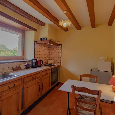 Сasa de vacaciones Maison 15ème Siècle à Huillé, 2 Ch, Jardin, Cheminée, Proche Loir Et Pistes Cyclables - Fr-1-622-45 Huille-Lezigne