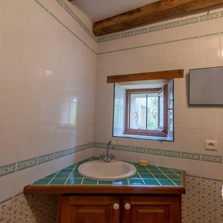 Maison 15ème Siècle à Huillé, 2 Ch, Jardin, Cheminée, Proche Loir Et Pistes Cyclables - Fr-1-622-45 *