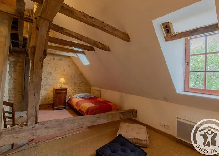 Maison 15eme Siecle A Huille, 2 Ch, Jardin, Cheminee, Proche Loir Et Pistes Cyclables - Fr-1-622-45