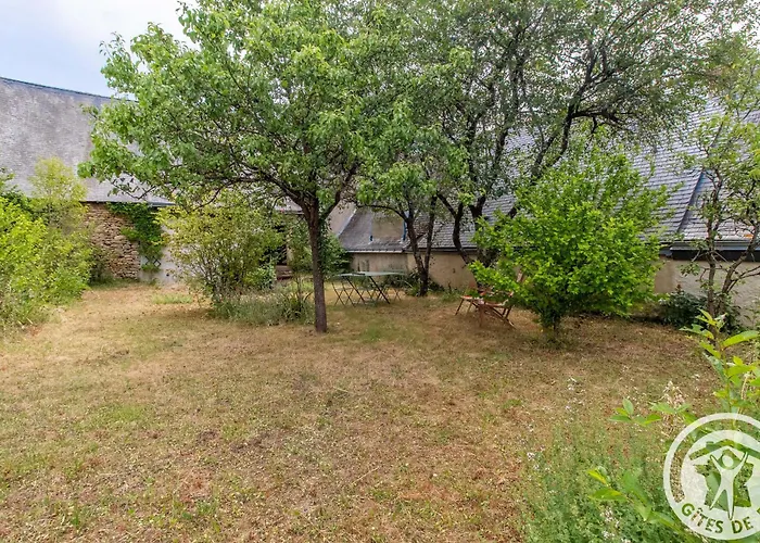 Maison 15eme Siecle A Huille, 2 Ch, Jardin, Cheminee, Proche Loir Et Pistes Cyclables - Fr-1-622-45 *